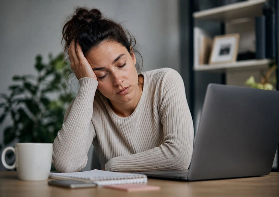 Person experiencing sustained all-day energy on keto with NovuBurn Tri-Salt BHB — no afternoon energy crash